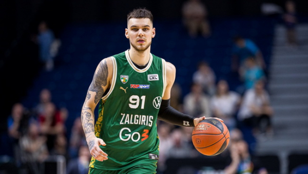 Oficialu: „Žalgiris“ pratęsė sutartį su D. Sirvydžiu